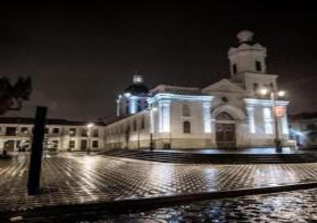 Hotel Azul De La Plaza By Chat Noir Cuenca Exteriör bild