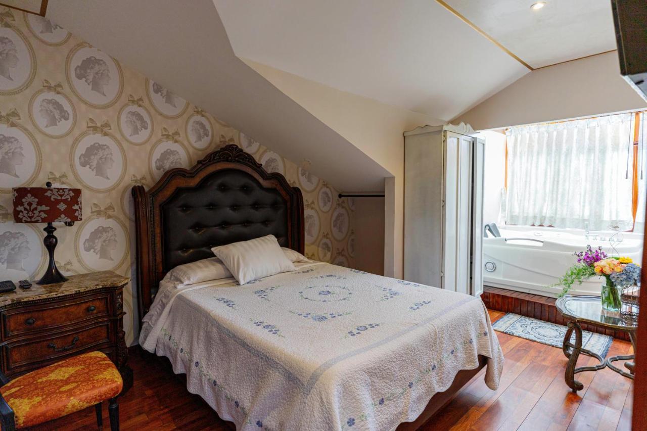 Hotel Azul De La Plaza By Chat Noir Cuenca Exteriör bild