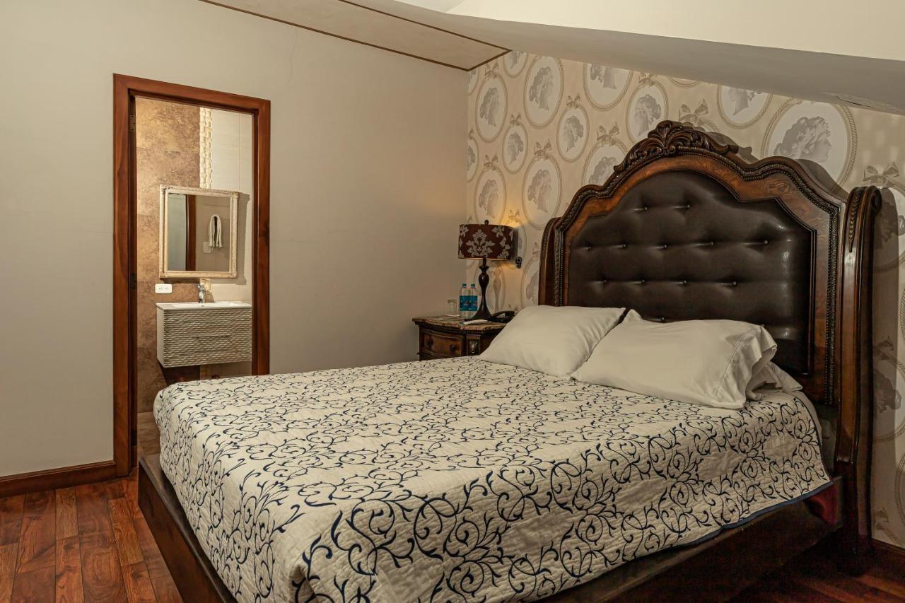 Hotel Azul De La Plaza By Chat Noir Cuenca Exteriör bild